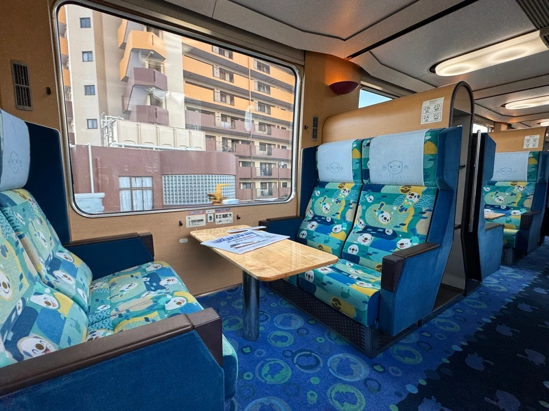 水水獺Liner共六節車廂,其中四人座的沙龍席是小家庭出遊首選。 水水獺Liner共六節車廂,其中四人座的沙龍席是小家庭出遊首選。