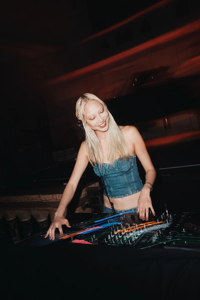 超模Soo Joo Park壓軸登場,以音樂炒熱活動夜晚。 超模Soo Joo Park壓軸登場,以音樂炒熱活動夜晚。