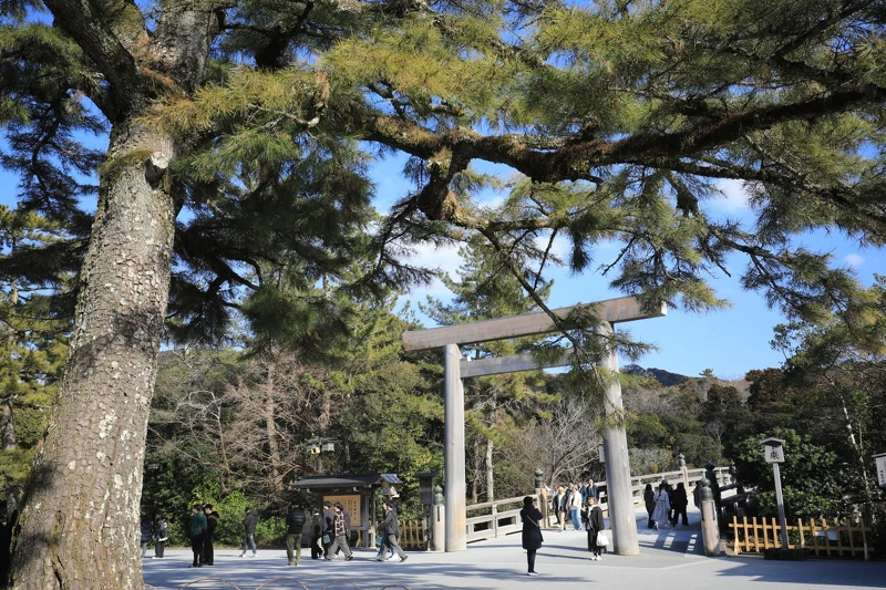 內宮入口的宇治橋,是分隔聖界與人間的分界處,走過了橋就來到神之領地。 內宮入口的宇治橋,是分隔聖界與人間的分界處,走過了橋就來到神之領地。