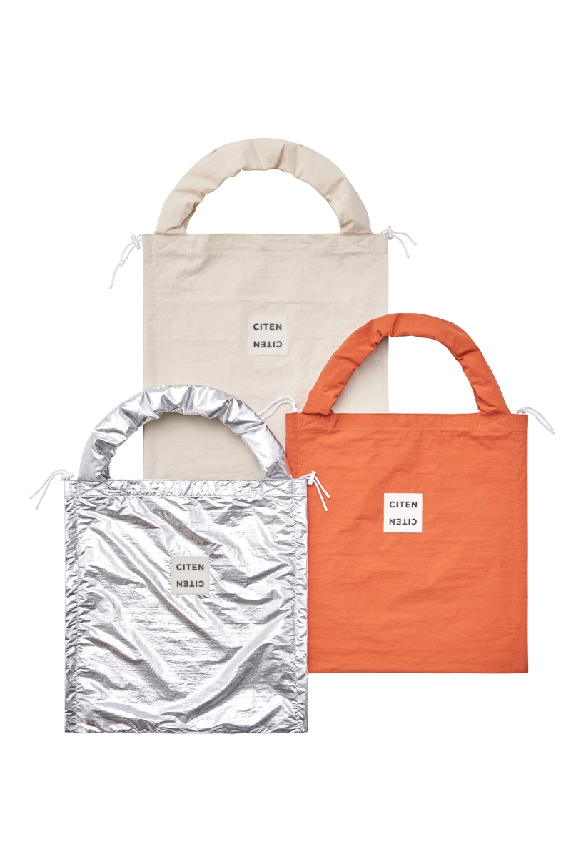 CITEN抽繩LOGO托特包推薦價1,100元。