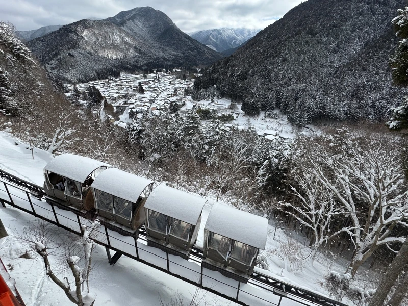 小火車抵達鐘乳石洞後,可以俯瞰整個天川村。 小火車抵達鐘乳石洞後,可以俯瞰整個天川村。
