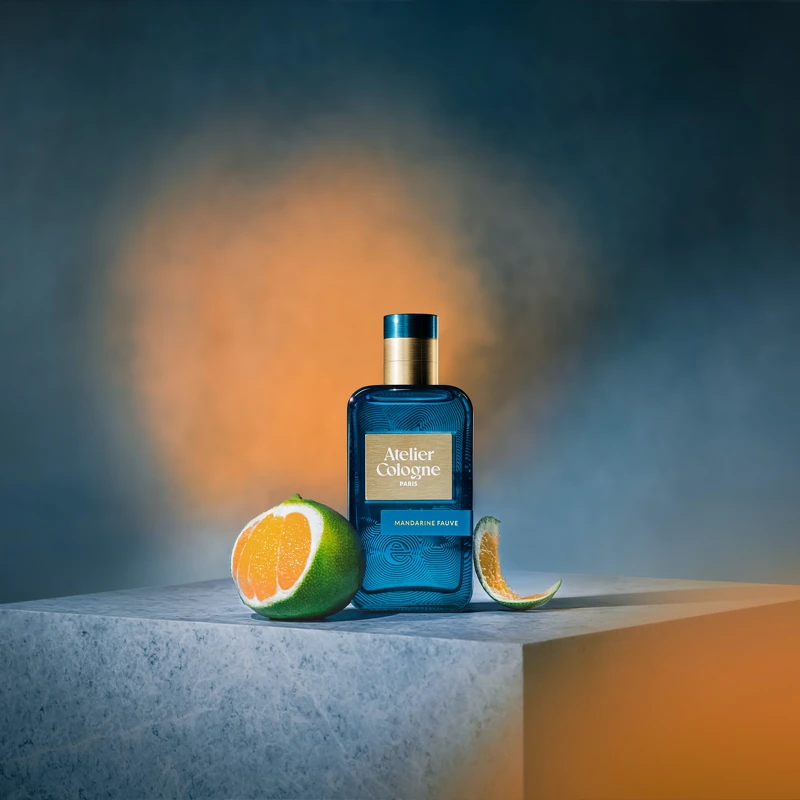 Atelier Cologne法國歐瓏琺瑯橘木珍稀淡香精主視覺。 Atelier Cologne法國歐瓏琺瑯橘木珍稀淡香精主視覺。