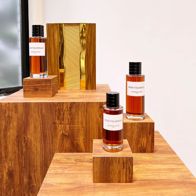 Dior迪奧香氛世家-忘憂聖木香氛50ml,NT6,700、100ml,NT10,900、200ml,NT16,100 Dior迪奧香氛世家-忘憂聖木香氛50ml,NT6,700、100ml,NT10,900、200ml,NT16,100