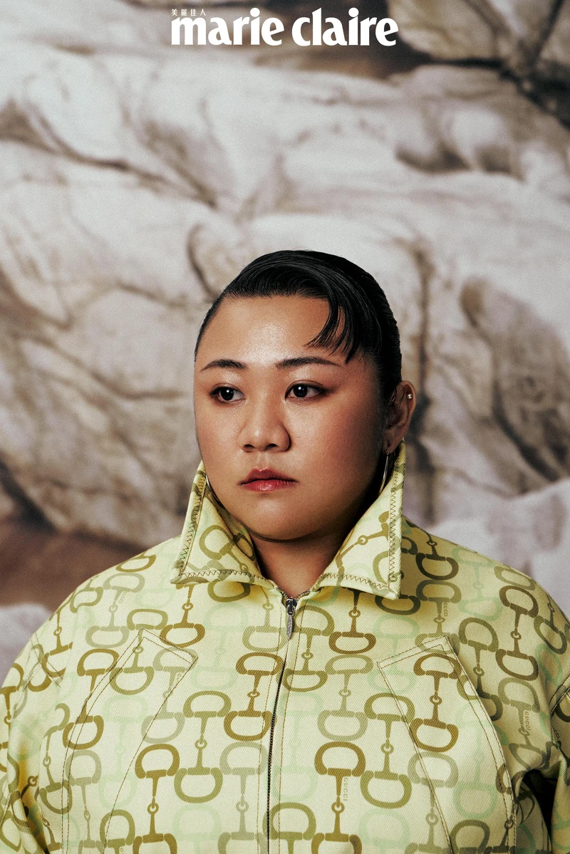 淺綠色襯衫，Gucci。