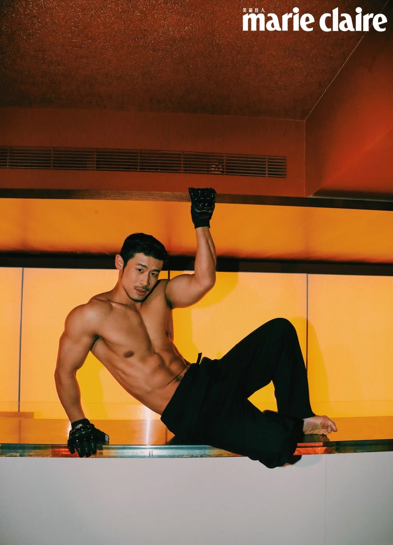 黑色羊毛直筒褲,Goldwin(Hotel V)。 黑色羊毛直筒褲,Goldwin(Hotel V)。