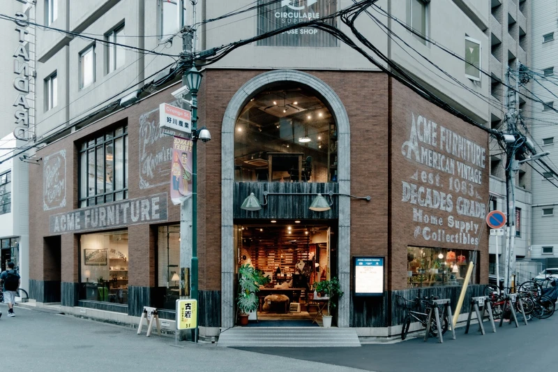 深入走進大阪的日常風景裡。