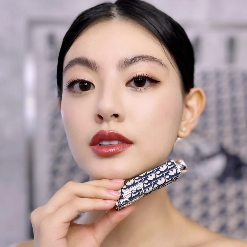 迪奧癮誘唇膏#786胭脂緋紅實擦試色。 迪奧癮誘唇膏#786胭脂緋紅實擦試色。