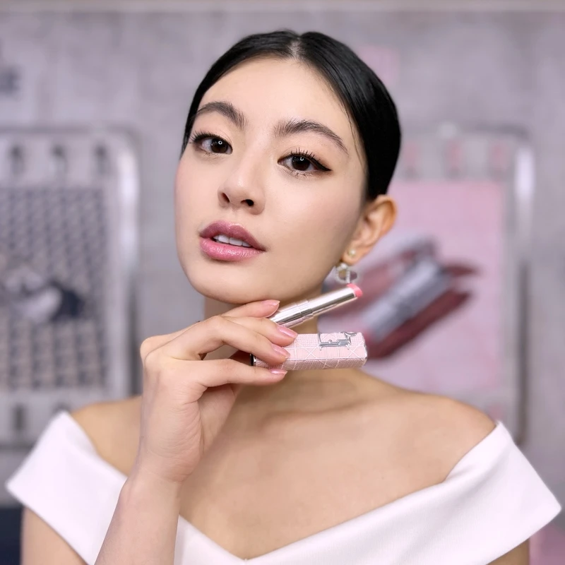 迪奧癮誘唇膏#212粉漾芭蕾實擦試色。 迪奧癮誘唇膏#212粉漾芭蕾實擦試色。