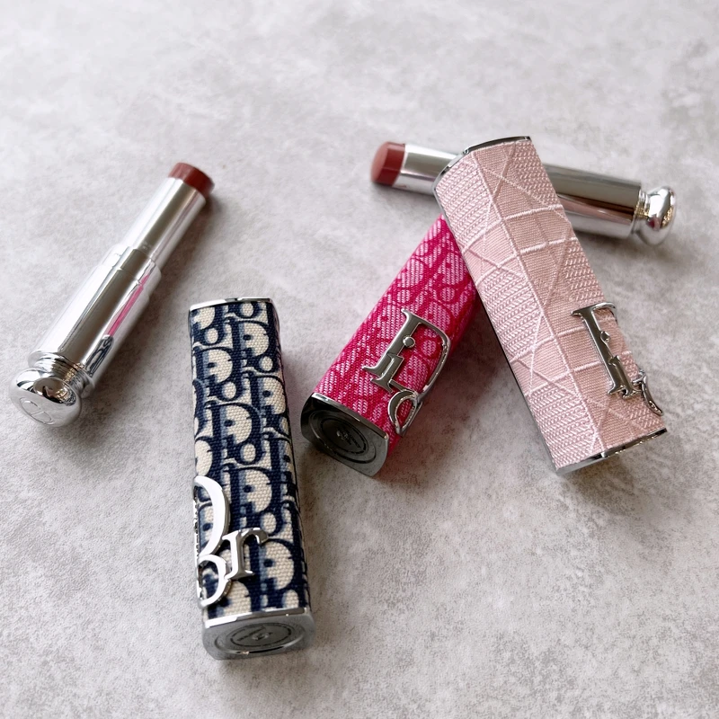 迪奧癮誘唇膏2025年新款外殼三款實拍。 迪奧癮誘唇膏2025年新款外殼三款實拍。