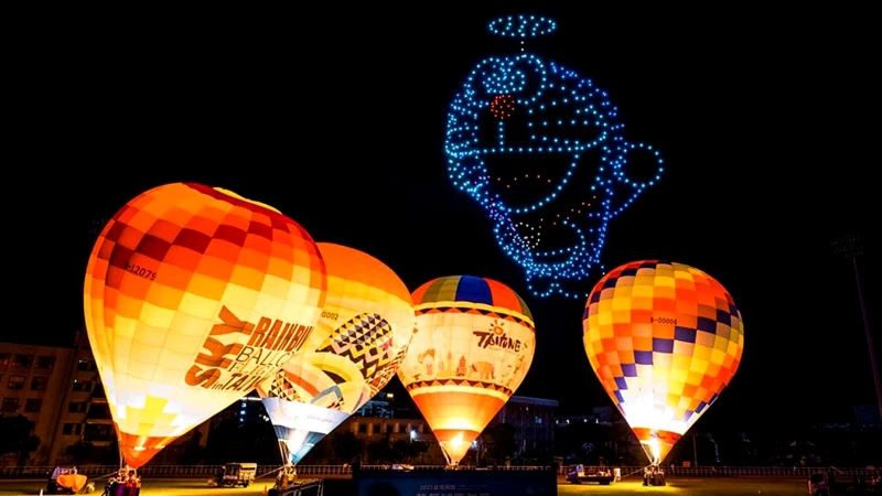 2025臺灣國際熱氣球嘉年華會看到無人機排出哆啦A夢圖案