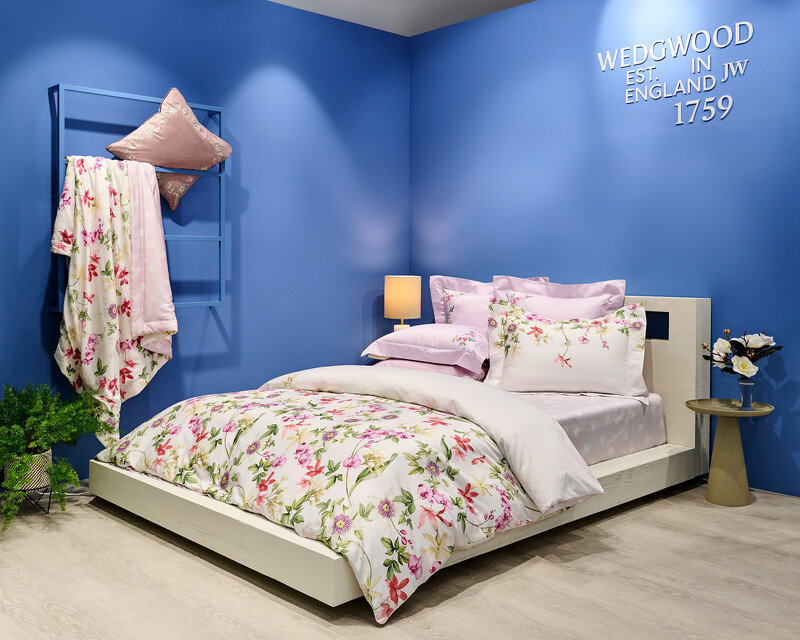 蜂鳥花舞印花 雙人四件式床組 義大利原裝 (花舞白),NT:42,800 蜂鳥花舞印花 雙人四件式床組 義大利原裝 (花舞白),NT:42,800