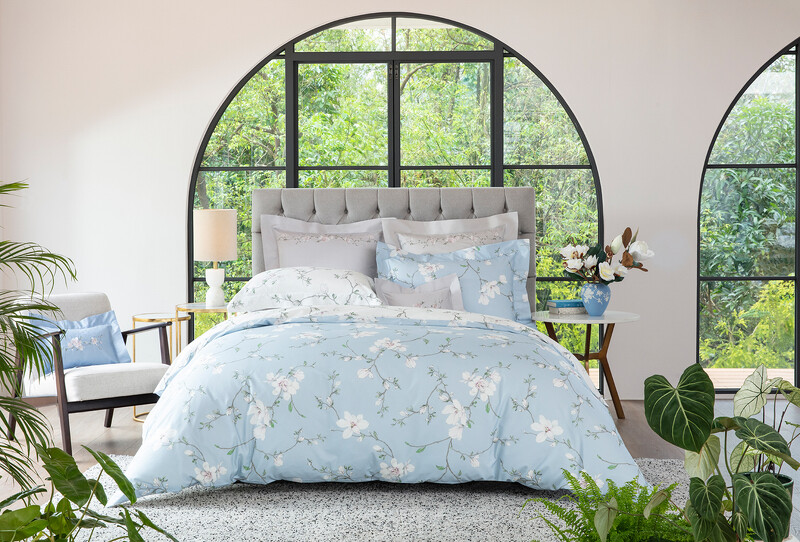 木蘭琢白 貝比紗印花 雙人四件式床組 義大利原裝(青空藍),NT:46,800 木蘭琢白 貝比紗印花 雙人四件式床組 義大利原裝(青空藍),NT:46,800