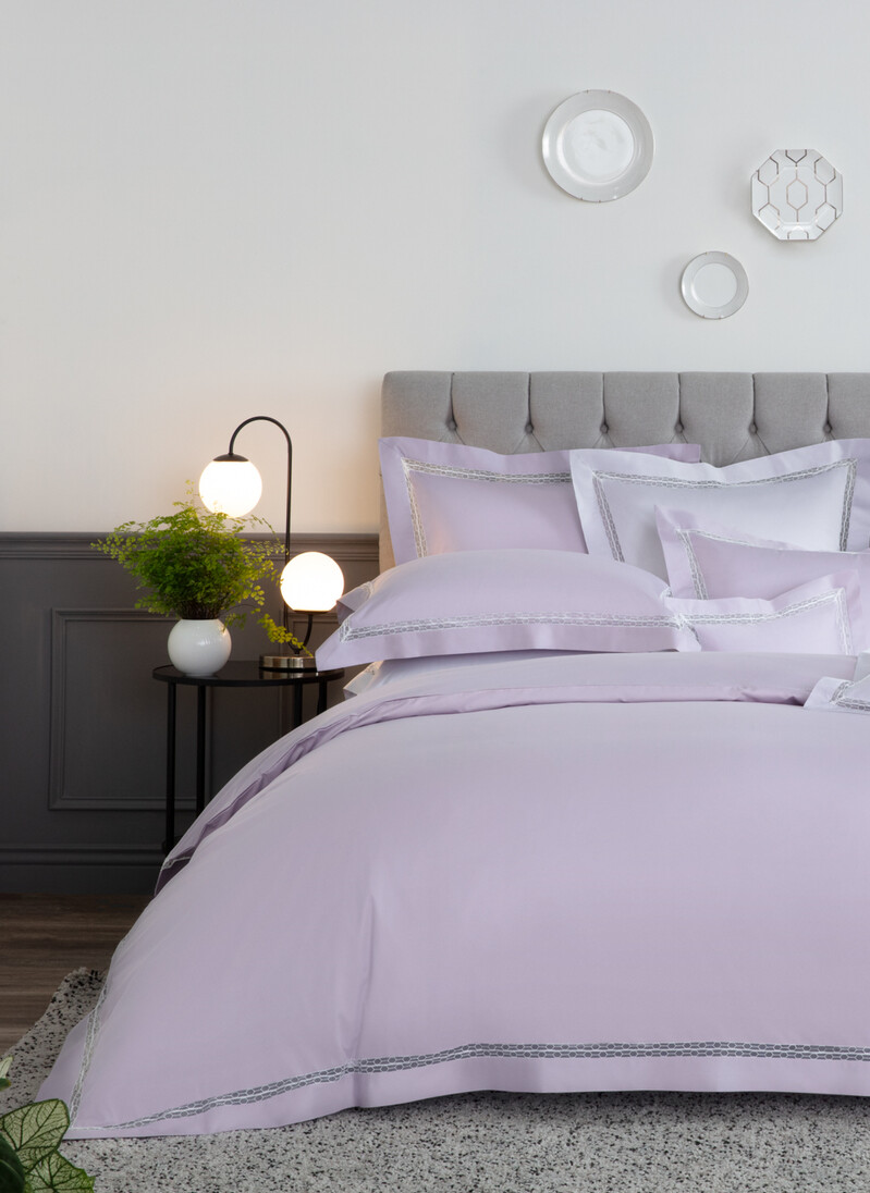 幾何蕾絲 雙人四件式床組(鳶尾紫、悠影藍) ,NT:21,800 幾何蕾絲 雙人四件式床組(鳶尾紫、悠影藍) ,NT:21,800