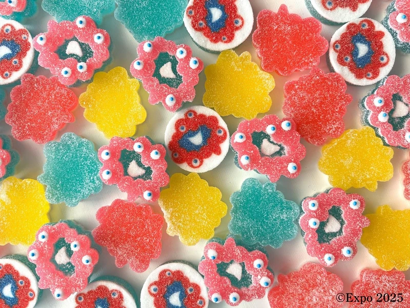 還能手工黏貼眼睛。 還能手工黏貼眼睛。