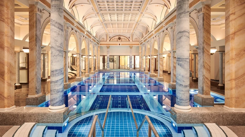 巴德拉格茲度假大酒店館內溫泉浴池 巴德拉格茲度假大酒店館內溫泉浴池