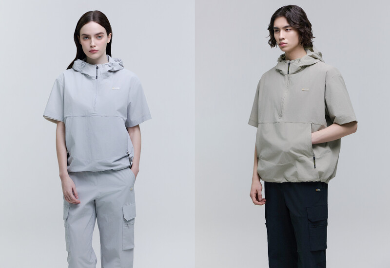 國家地理服飾男女同款 ADELIE 輕量平織 ANORAK 半開拉鍊短袖連帽上衣(共瑪瑙灰、銀灰、藍、炭黑四色),NT5,280。 國家地理服飾男女同款 ADELIE 輕量平織 ANORAK 半開拉鍊短袖連帽上衣(共瑪瑙灰、銀灰、藍、炭黑四色),NT5,280。