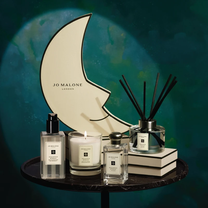 Jo Malone London 2025母親節檔期首四日限定月亮造型禮盒(數量有限,贈完為止)。 Jo Malone London 2025母親節檔期首四日限定月亮造型禮盒(數量有限,贈完為止)。