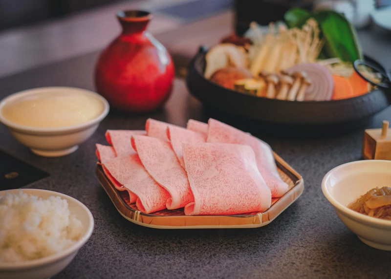 日本黑毛和牛套餐,NT998元。 日本黑毛和牛套餐,NT998元。