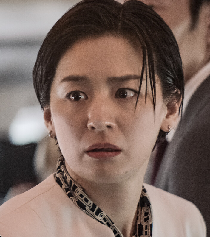 尾野真千子飾演加賀美裕子 尾野真千子飾演加賀美裕子