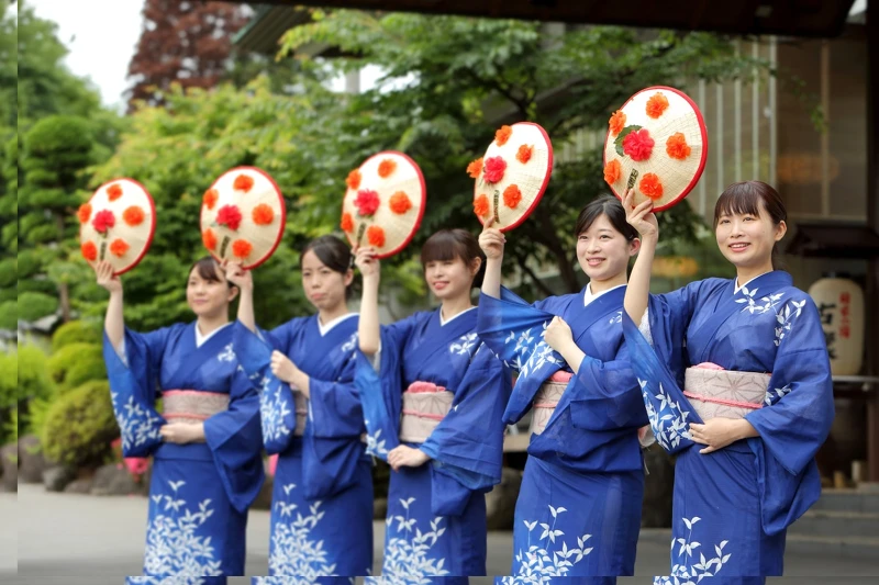 山形縣代表性的民俗舞蹈「花笠舞」。（圖片由「日本之宿 古窯」提供）