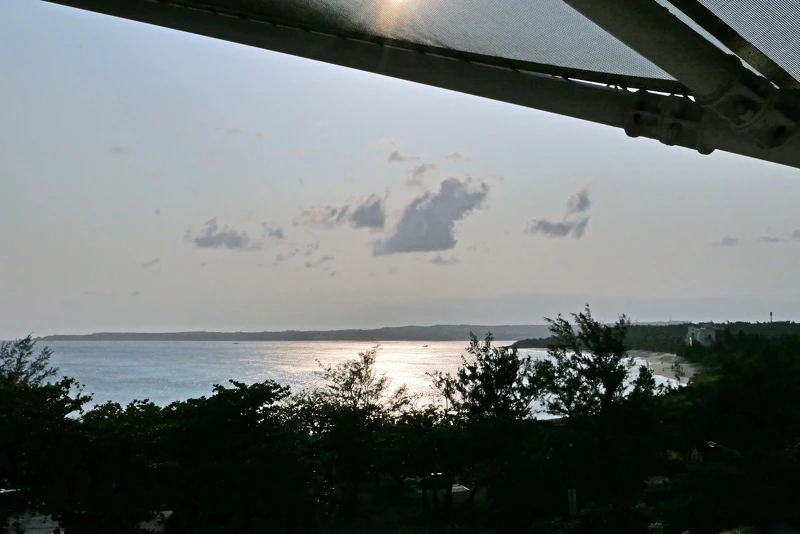 飯店距離墾丁大街、大灣海灘、交通轉運站只要步行1分鐘的距離。 飯店距離墾丁大街、大灣海灘、交通轉運站只要步行1分鐘的距離。