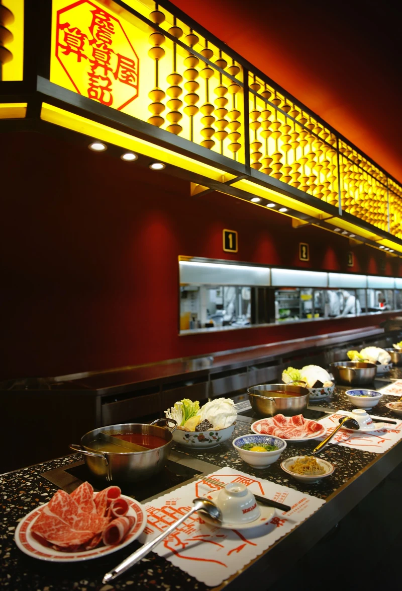 正八角型 LOGO 由「見本生物」盧翊軒設計。 正八角型 LOGO 由「見本生物」盧翊軒設計。