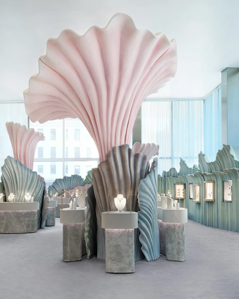 Tiffany & Co. 全新Blue Book 2025 《Sea of Wonder 瑰海奇珍》高級珠寶展位於紐約Landmark內展區