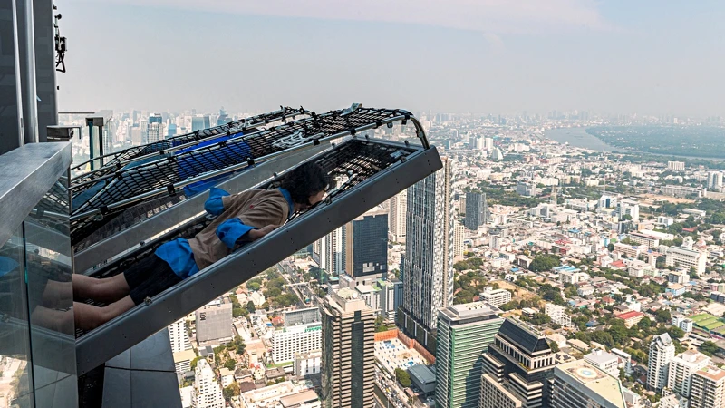 曼谷全新刺激設施「Mahanakhon Bangkok I-Tilt」完全是膽量大挑戰