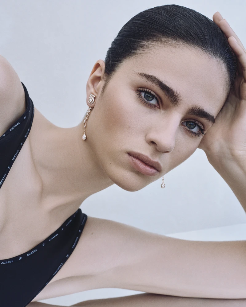 模特兒 Loli Bahia 的演繹示範下,盡顯自由、自信、剛柔並濟的珠寶魅力