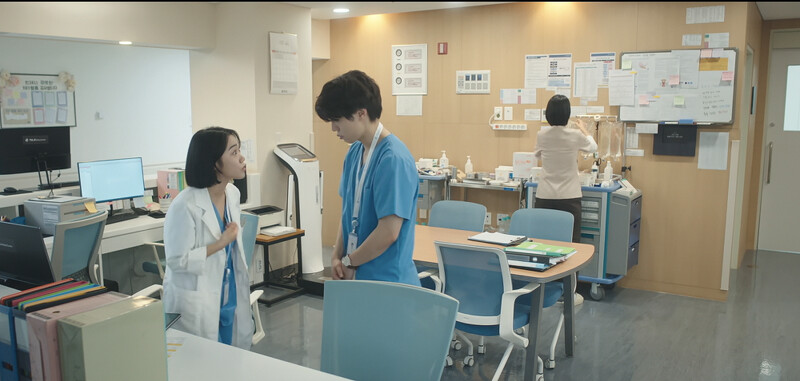 剛踏入職場的第1集，嚴在一便與車多惠醫生有很多的摩擦在。