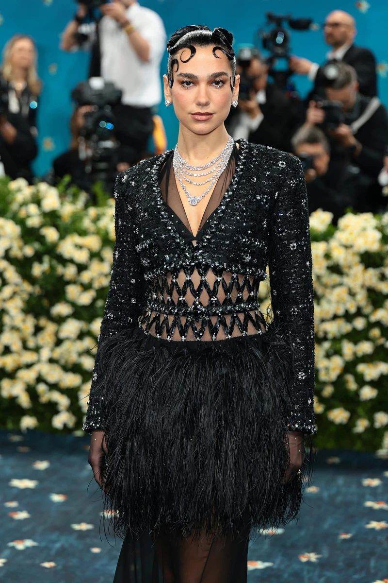 2025 Met Gala紅毯珠寶造型盤點：杜娃·黎波（Dua Lipa）