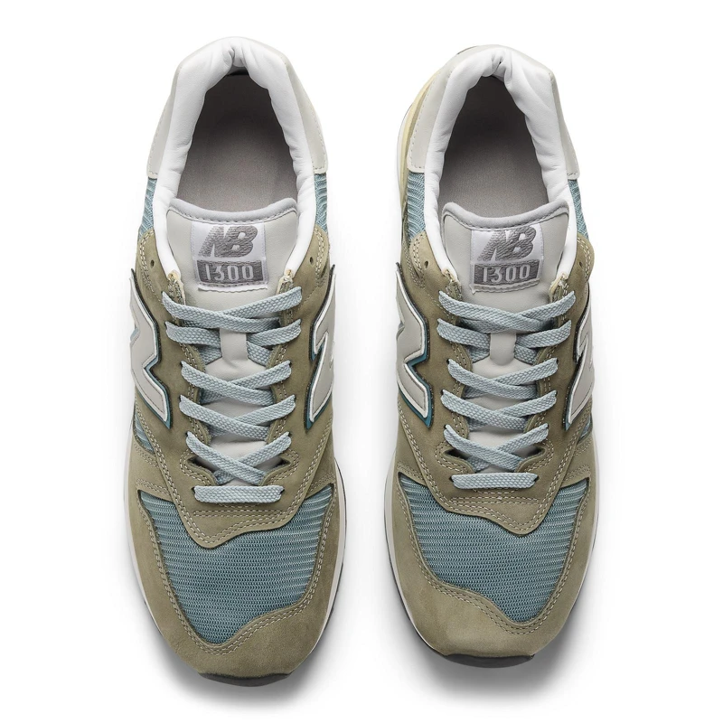 展示 New Balance 1300JP 搭配風格的圖片
