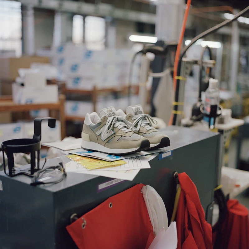 New Balance 1300JP 頂級麂皮與網布鞋面