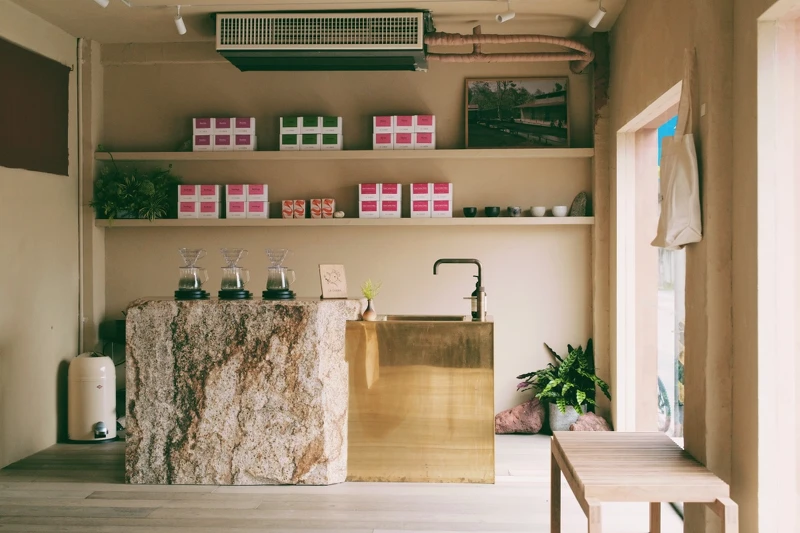 「iliya」獨特的生活風格和彈性的空間設計,與「La Cabra」所推崇的極簡美學與風味哲學最為契合。 「iliya」獨特的生活風格和彈性的空間設計,與「La Cabra」所推崇的極簡美學與風味哲學最為契合。