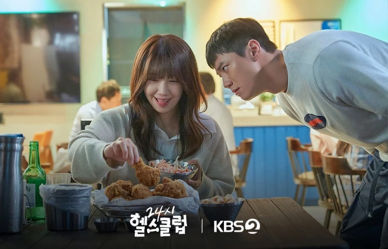 《24小時健身俱樂部》陰魂不散的都館長 時時耳提面命 Photo/ KBS