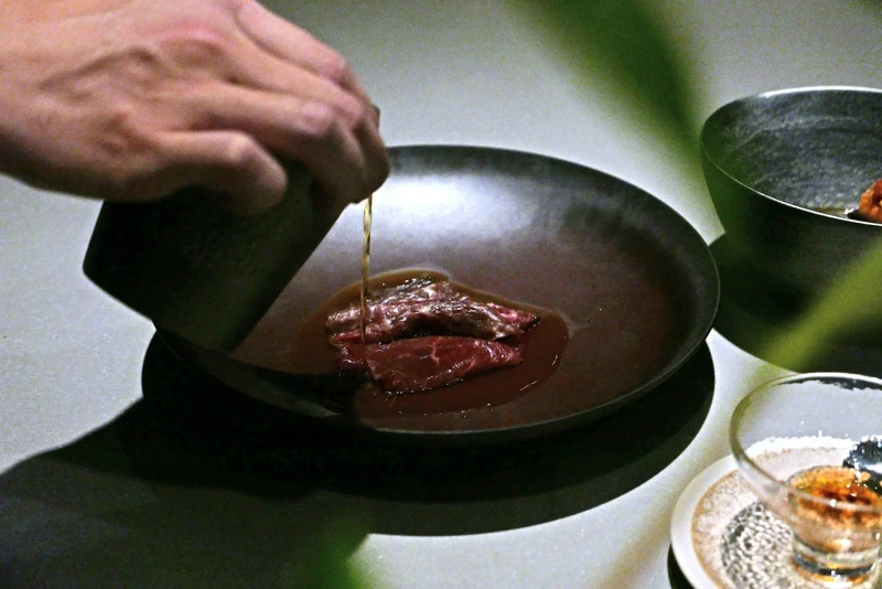 選擇用八道菜重構這場星級「早餐店」。