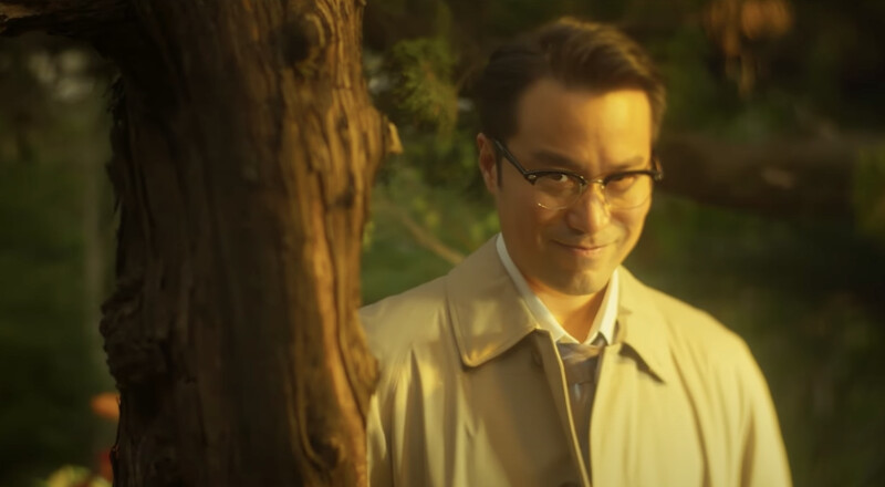 預告片片中的蒙德里安三原色遮色片，透露出角色詭異的笑容