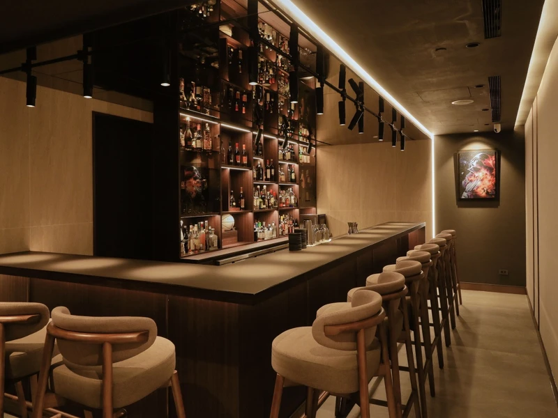 米其林一星「Impromptu」餐廳旗下酒吧「Bar Impromptu」,隱密而精巧的空間僅規劃11個座位,為城市中最獨特、溫暖而放鬆的私密空間。 米其林一星「Impromptu」餐廳旗下酒吧「Bar Impromptu」,隱密而精巧的空間僅規劃11個座位,為城市中最獨特、溫暖而放鬆的私密空間。