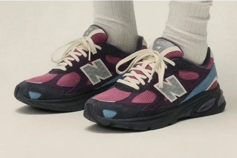 Kith x New Balance 2010 聯名鞋款 紫粉灰配色 Kith x New Balance 2010 聯名鞋款 紫粉灰配色