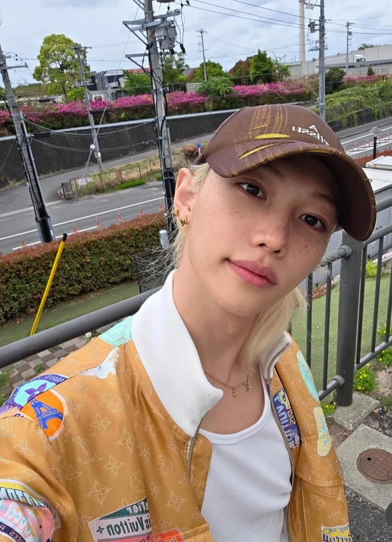 Stray Kids Felix 演繹 ATiiSSU 破壞風格棒球帽