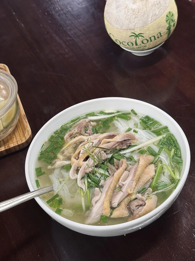 若想吃雞腿肉記得請早,前幾天中午12:30到達已經賣光只剩雞絲。 若想吃雞腿肉記得請早,前幾天中午12:30到達已經賣光只剩雞絲。