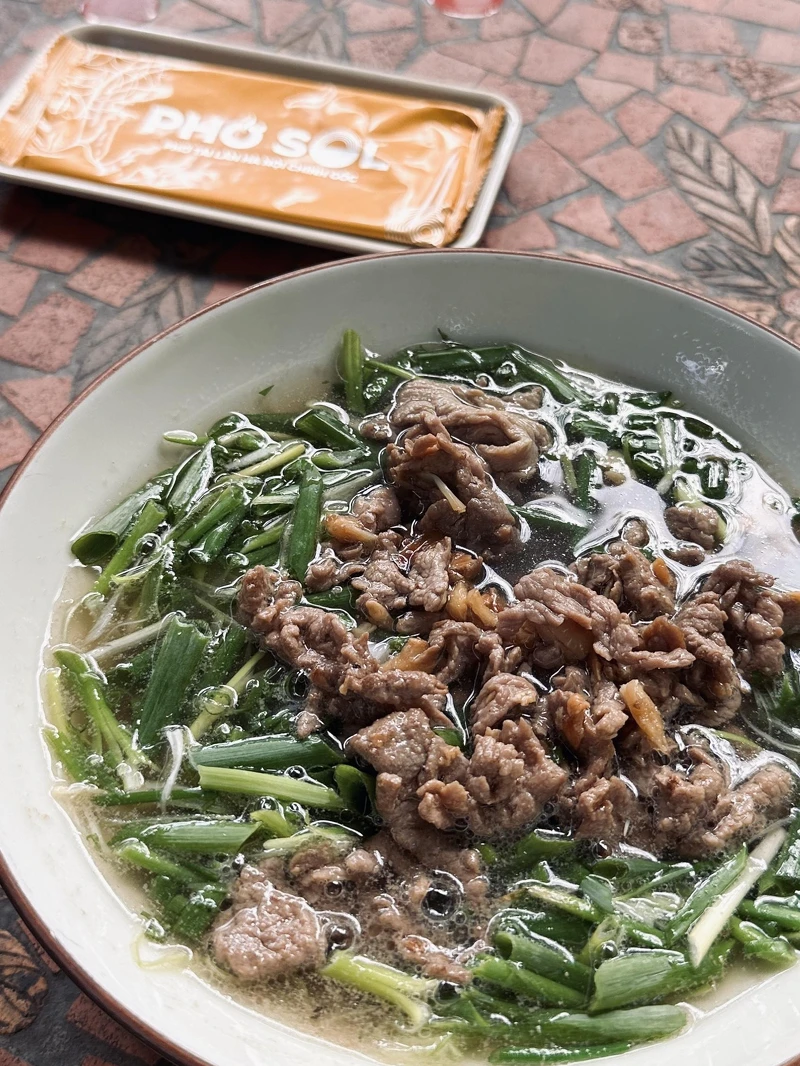 飄香四溢的炒牛肉、蔥、 蒜,怎麼不叫人食指大動。 飄香四溢的炒牛肉、蔥、 蒜,怎麼不叫人食指大動。