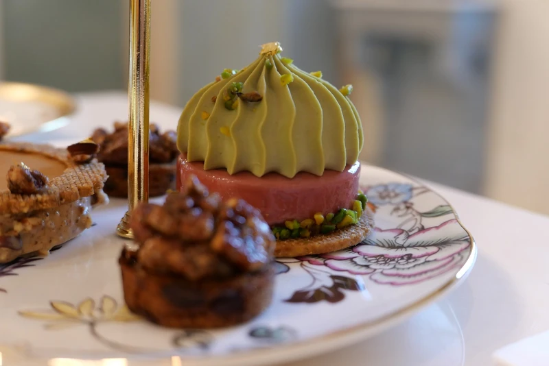 Chef Vincent 擅長以自然食材為主角,讓甜點層次簡潔卻深刻。 Chef Vincent 擅長以自然食材為主角,讓甜點層次簡潔卻深刻。