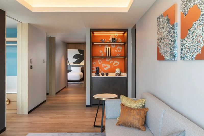 轉角套房擁有獨立的客廳空間。