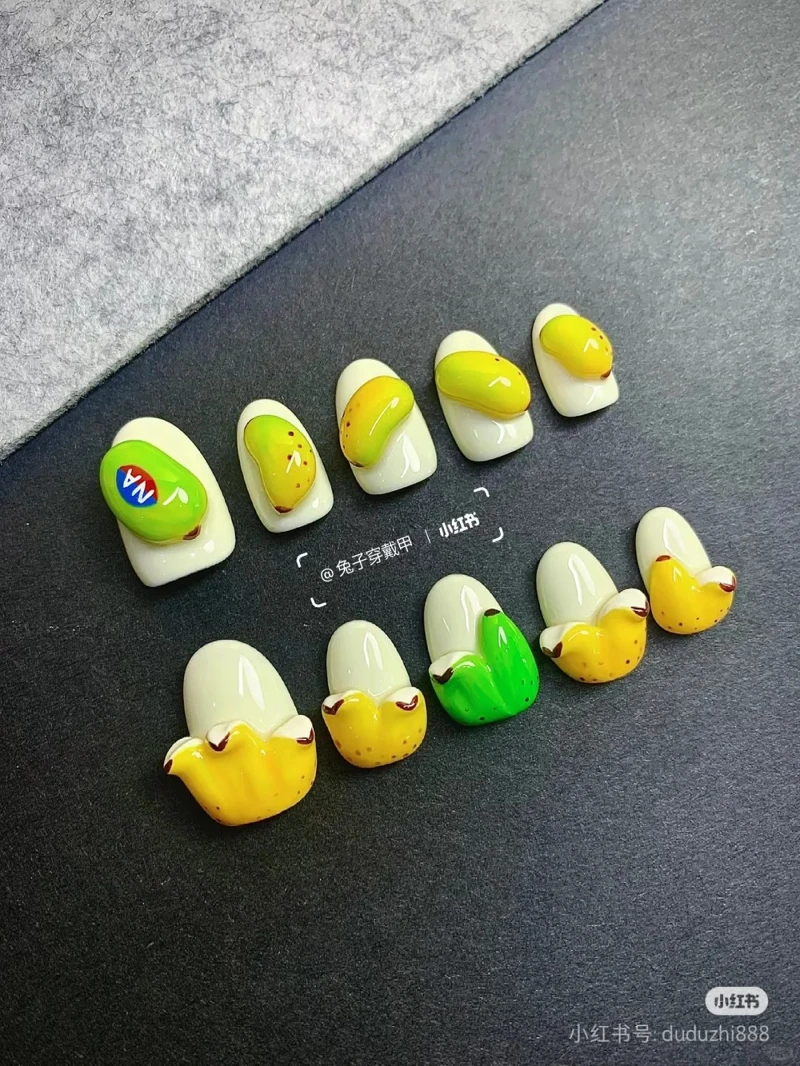 指甲上的立體水果造型 (Photo/小紅書@兔子穿戴甲)