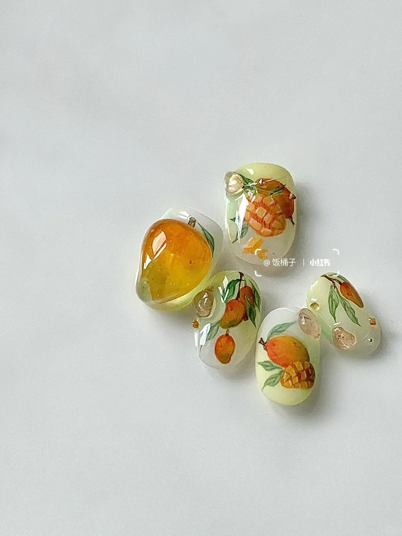 手繪圖案的清新水果美甲 (Photo/小紅書@饭桶子)