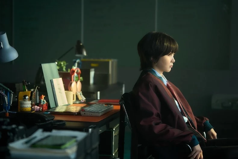 金多美於《血謎拼圖》中飾演犯罪側寫師。 金多美於《血謎拼圖》中飾演犯罪側寫師。