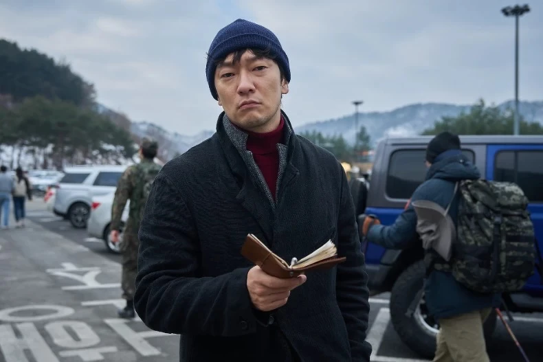 孫錫久於《血謎拼圖》中飾演類型獨特的刑警。 孫錫久於《血謎拼圖》中飾演類型獨特的刑警。