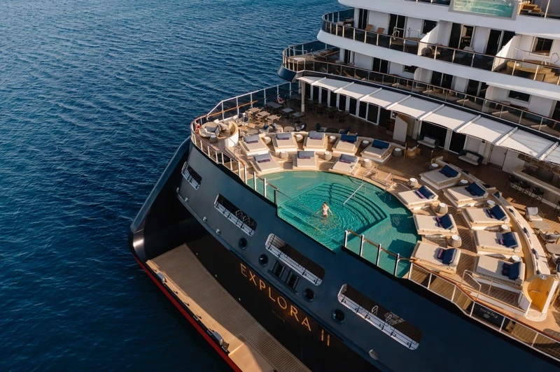 品牌將「海闊心境」（Ocean State of Mind）作為核心精神。