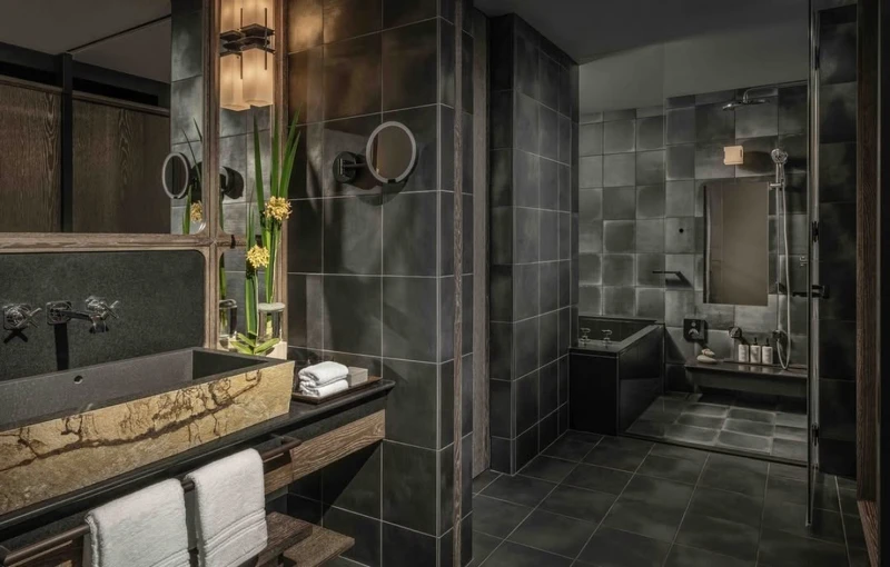 「玄水」的樓層的浴室也走向當代日式風格。 「玄水」的樓層的浴室也走向當代日式風格。